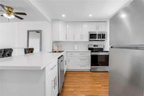 Condominio en venta en North Miami Beach, Florida, 1 dormitorio, 68.19 m2 № 1947397 - foto 5