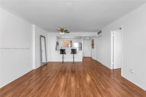 Condominio en venta en North Miami Beach, Florida, 1 dormitorio, 68.19 m2 № 1947397 - foto 8