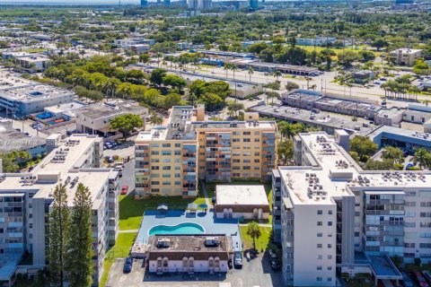 Condominio en venta en North Miami Beach, Florida, 1 dormitorio, 68.19 m2 № 1947397 - foto 17