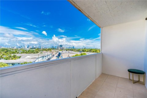 Condominio en venta en North Miami Beach, Florida, 1 dormitorio, 68.19 m2 № 1947397 - foto 15