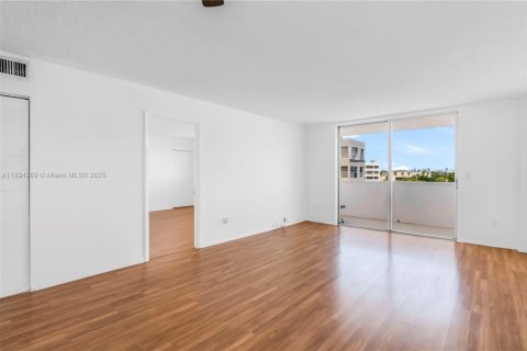 Condominio en venta en North Miami Beach, Florida, 1 dormitorio, 68.19 m2 № 1947397 - foto 11