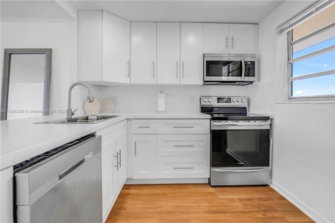 Condominio en venta en North Miami Beach, Florida, 1 dormitorio, 68.19 m2 № 1947397 - foto 6