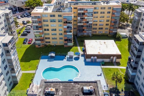 Condominio en venta en North Miami Beach, Florida, 1 dormitorio, 68.19 m2 № 1947397 - foto 3