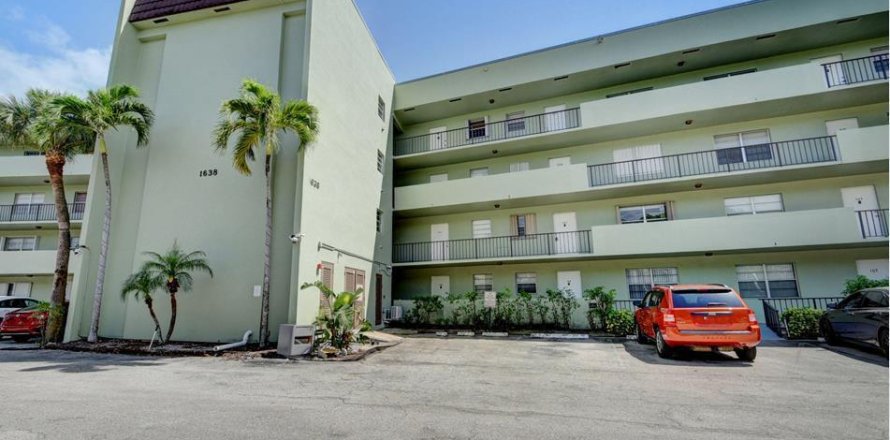 Condo in West Palm Beach, Florida, 2 bedrooms № 1073581