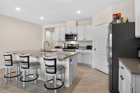 House in Lakeland, Florida 4 bedrooms, 168.34 sq.m. № 2201215 - photo 16