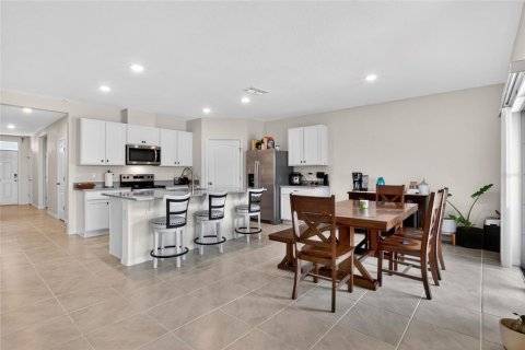 House in Lakeland, Florida 4 bedrooms, 168.34 sq.m. № 2201215 - photo 12