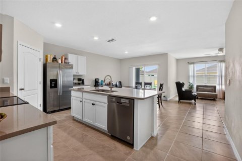 House in Lakeland, Florida 4 bedrooms, 168.34 sq.m. № 2201215 - photo 7
