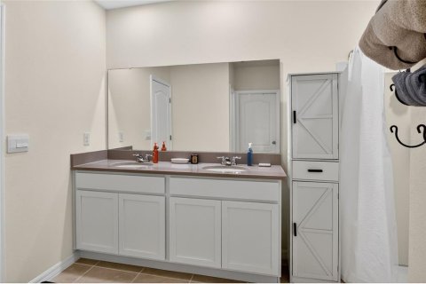 House in Lakeland, Florida 4 bedrooms, 168.34 sq.m. № 2201215 - photo 23
