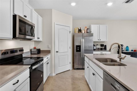 House in Lakeland, Florida 4 bedrooms, 168.34 sq.m. № 2201215 - photo 14