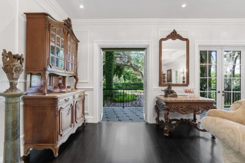 House in Coral Gables, Florida 6 bedrooms № 2060201 - photo 12