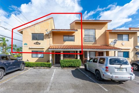 Condominio en venta en Hialeah, Florida, 2 dormitorios, 70.14 m2 № 1945062 - foto 1