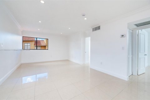 Condominio en venta en Hialeah, Florida, 2 dormitorios, 70.14 m2 № 1945062 - foto 11