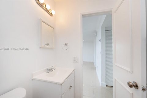 Condominio en venta en Hialeah, Florida, 2 dormitorios, 70.14 m2 № 1945062 - foto 25