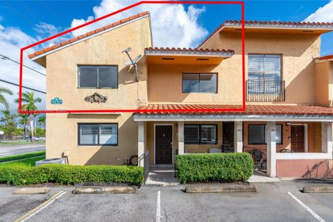 Condominio en venta en Hialeah, Florida, 2 dormitorios, 70.14 m2 № 1945062 - foto 3