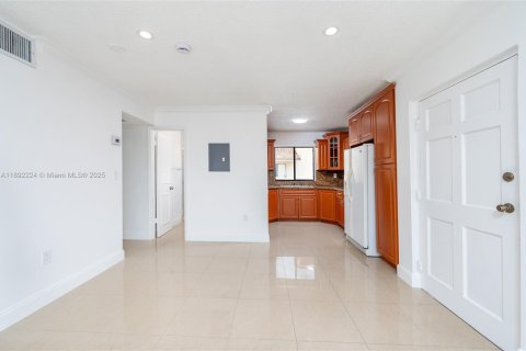 Condominio en venta en Hialeah, Florida, 2 dormitorios, 70.14 m2 № 1945062 - foto 15