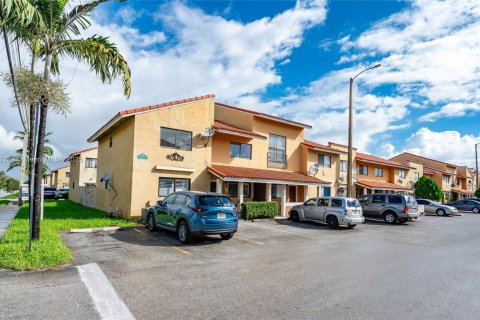 Condominio en venta en Hialeah, Florida, 2 dormitorios, 70.14 m2 № 1945062 - foto 6