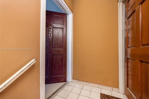 Condominio en venta en Hialeah, Florida, 2 dormitorios, 70.14 m2 № 1945062 - foto 9