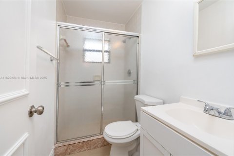 Condominio en venta en Hialeah, Florida, 2 dormitorios, 70.14 m2 № 1945062 - foto 24