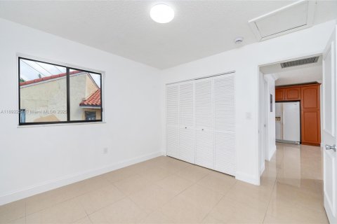 Condominio en venta en Hialeah, Florida, 2 dormitorios, 70.14 m2 № 1945062 - foto 20