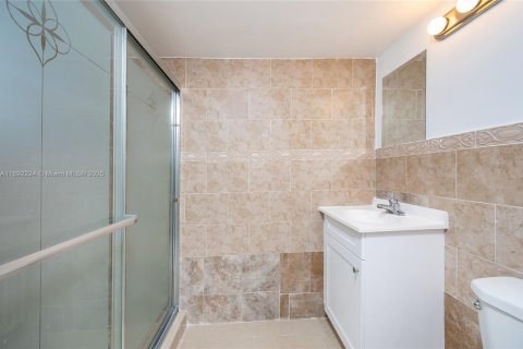 Condominio en venta en Hialeah, Florida, 2 dormitorios, 70.14 m2 № 1945062 - foto 19