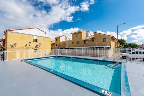 Condominio en venta en Hialeah, Florida, 2 dormitorios, 70.14 m2 № 1945062 - foto 8