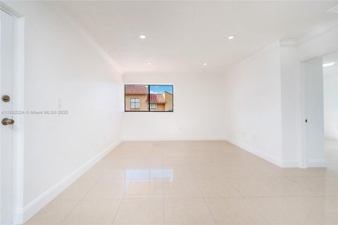 Condominio en venta en Hialeah, Florida, 2 dormitorios, 70.14 m2 № 1945062 - foto 10