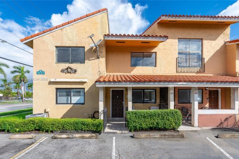 Condominio en venta en Hialeah, Florida, 2 dormitorios, 70.14 m2 № 1945062 - foto 4
