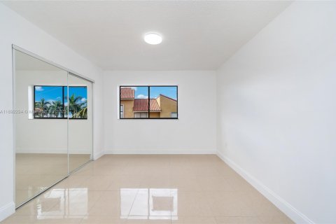 Condominio en venta en Hialeah, Florida, 2 dormitorios, 70.14 m2 № 1945062 - foto 22