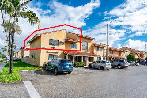Condominio en venta en Hialeah, Florida, 2 dormitorios, 70.14 m2 № 1945062 - foto 5