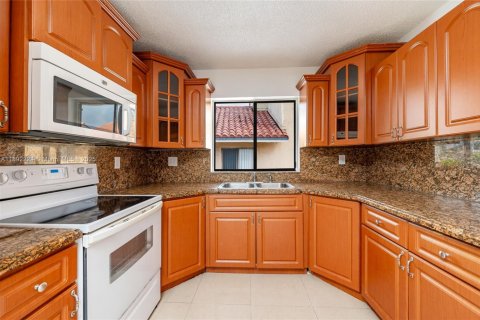 Condominio en venta en Hialeah, Florida, 2 dormitorios, 70.14 m2 № 1945062 - foto 14