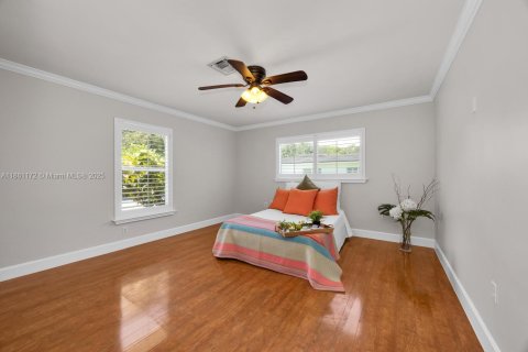 House in Palmetto Bay, Florida 3 bedrooms, 168.8 sq.m. № 1889887 - photo 5