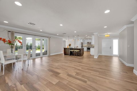 House in Palmetto Bay, Florida 3 bedrooms, 168.8 sq.m. № 1889887 - photo 15