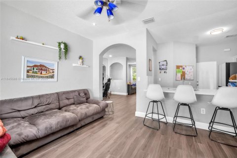 Townhouse in Miramar, Florida 3 bedrooms, 153.29 sq.m. № 1842755 - photo 7