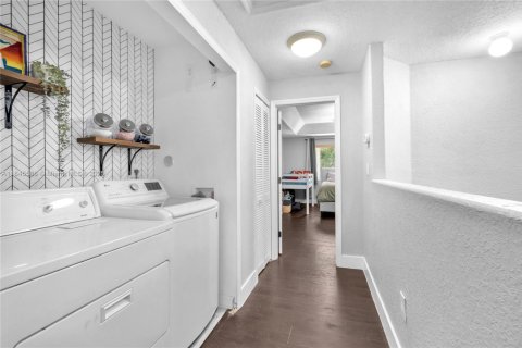 Townhouse in Miramar, Florida 3 bedrooms, 153.29 sq.m. № 1842755 - photo 12