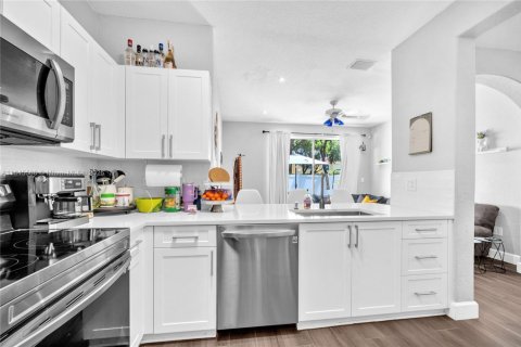 Townhouse in Miramar, Florida 3 bedrooms, 153.29 sq.m. № 1842755 - photo 5