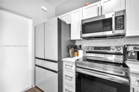 Townhouse in Miramar, Florida 3 bedrooms, 153.29 sq.m. № 1842755 - photo 4