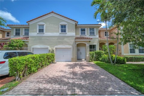Townhouse in Miramar, Florida 3 bedrooms, 153.29 sq.m. № 1842755 - photo 26