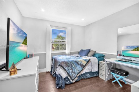 Townhouse in Miramar, Florida 3 bedrooms, 153.29 sq.m. № 1842755 - photo 11
