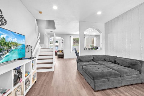 Townhouse in Miramar, Florida 3 bedrooms, 153.29 sq.m. № 1842755 - photo 28