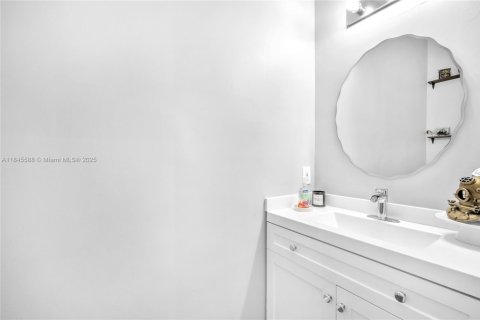 Townhouse in Miramar, Florida 3 bedrooms, 153.29 sq.m. № 1842755 - photo 8