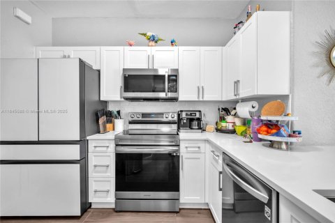 Townhouse in Miramar, Florida 3 bedrooms, 153.29 sq.m. № 1842755 - photo 3