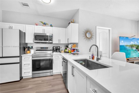 Townhouse in Miramar, Florida 3 bedrooms, 153.29 sq.m. № 1842755 - photo 2