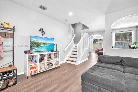 Townhouse in Miramar, Florida 3 bedrooms, 153.29 sq.m. № 1842755 - photo 29