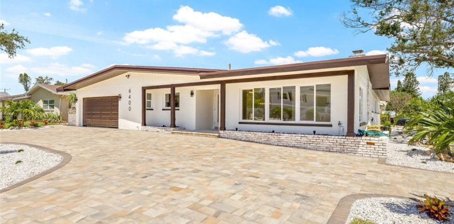 Villa ou maison à Saint Petersburg, Floride 4 chambres, 209.59 m2 № 1805785