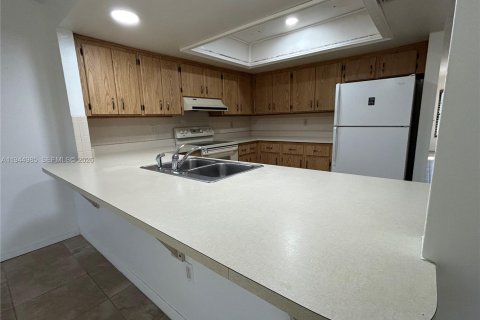 Villa ou maison à louer à Sebring, Floride: 2 chambres, 129.78 m2 № 2001234 - photo 9