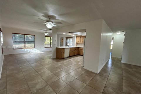 Villa ou maison à louer à Sebring, Floride: 2 chambres, 129.78 m2 № 2001234 - photo 3