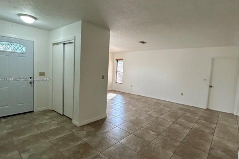 Villa ou maison à louer à Sebring, Floride: 2 chambres, 129.78 m2 № 2001234 - photo 2