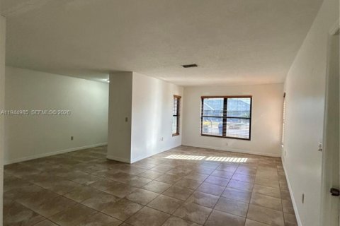 Villa ou maison à louer à Sebring, Floride: 2 chambres, 129.78 m2 № 2001234 - photo 4