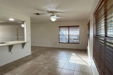 Villa ou maison à louer à Sebring, Floride: 2 chambres, 129.78 m2 № 2001234 - photo 11