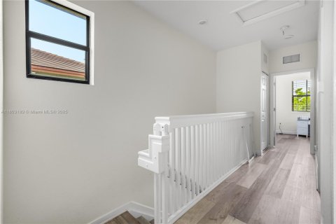 Townhouse in Hialeah, Florida 3 bedrooms, 143.07 sq.m. № 1774373 - photo 17